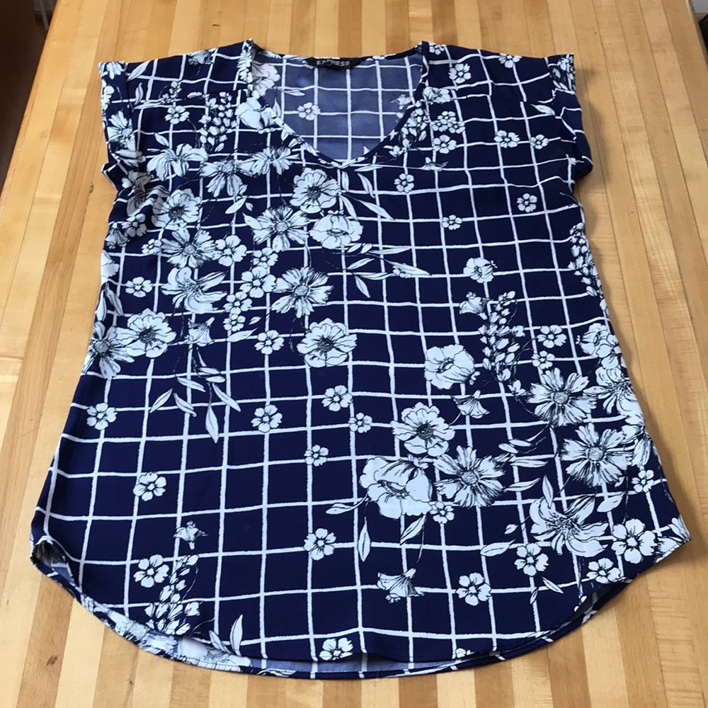 Express short sleeve top small